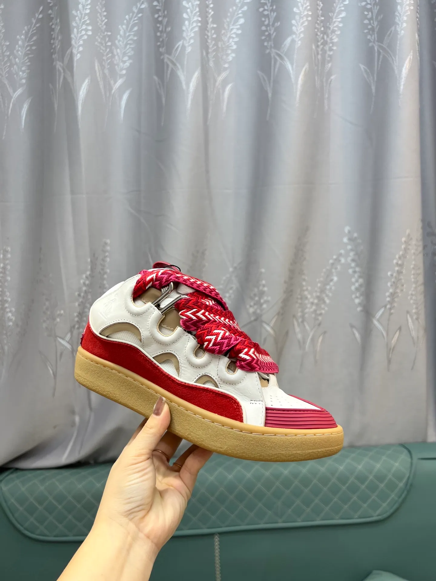 Men's men's shoes💰780 [LANVIN] Latest lace-up fashionable casual sneakers for couples High-quality CLAY couple series‼ ️ The latest trendy products of the season 🌈Many bloggers have planted grass and purchased the original open-mold customization. The upper and outsole are sewn with mark threads without edge sealing. Multiple material splicing combination design. Very versatile for fashionable and casual wear. Comfortable on the feet. Recommended for self-retention (upper cowhide + cow suede + breathable mesh) inner foot pad cowhide exclusive original open-mold clear logo rubber outsole ⚠️36-44 yards (45 custom-made)